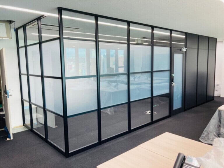 部屋を仕切る方法｜手軽なDIYから防音間仕切りまで解説！ - パーテーション工事・間仕切工事のオフィスボール株式会社