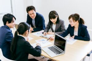 スチールパーティションとは？構造、重量、サイズなどの基礎知識