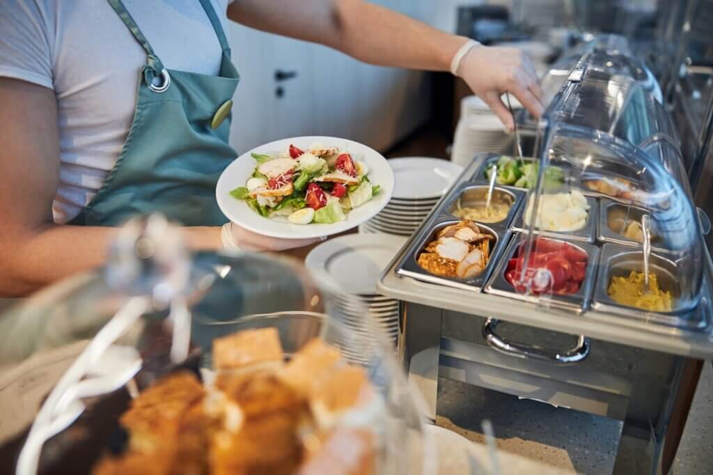 オフィスに社員食堂はいる？導入メリットとおしゃれな事例４選【まとめ】