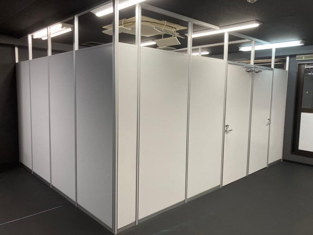 アルミパーテーション