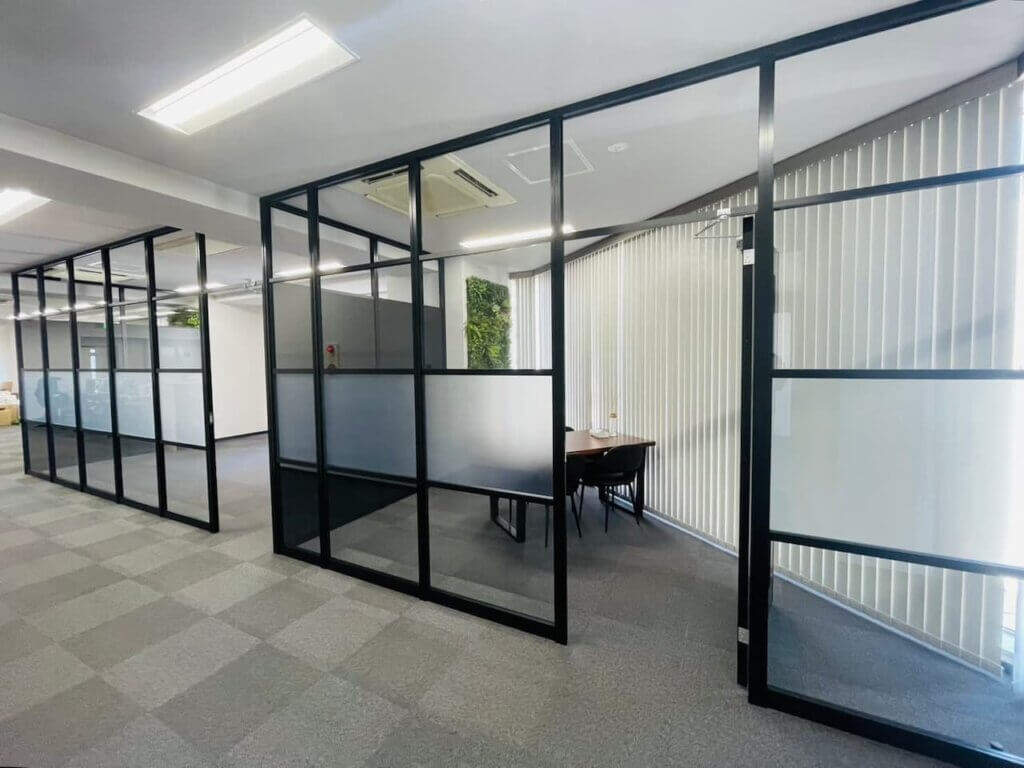 ガラスパーテーション