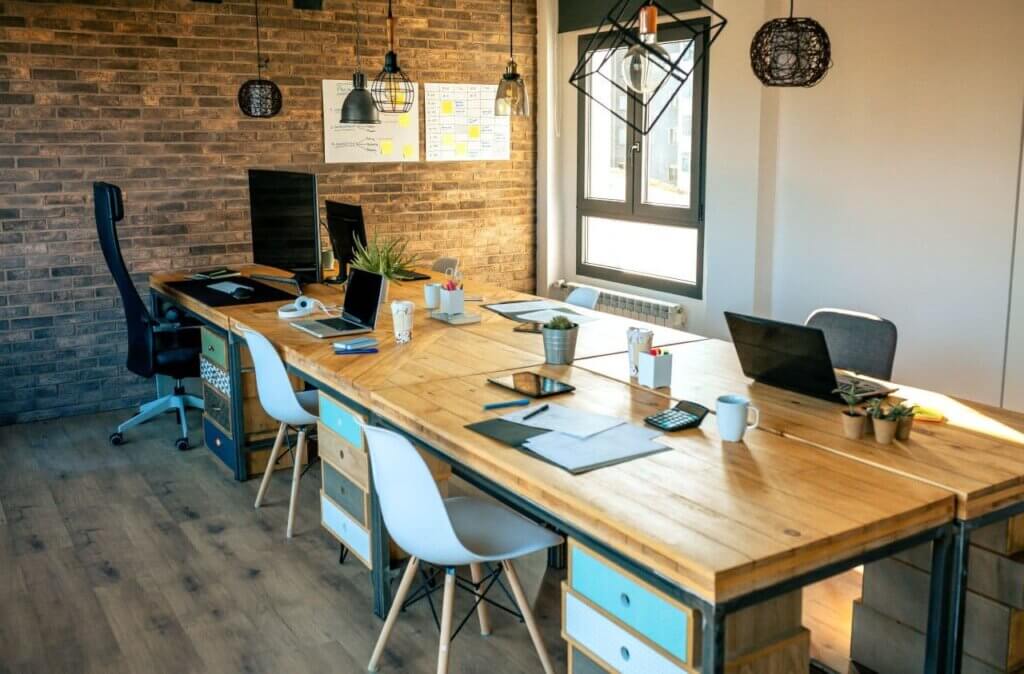 素材感を活かしたレトロモダンオフィス