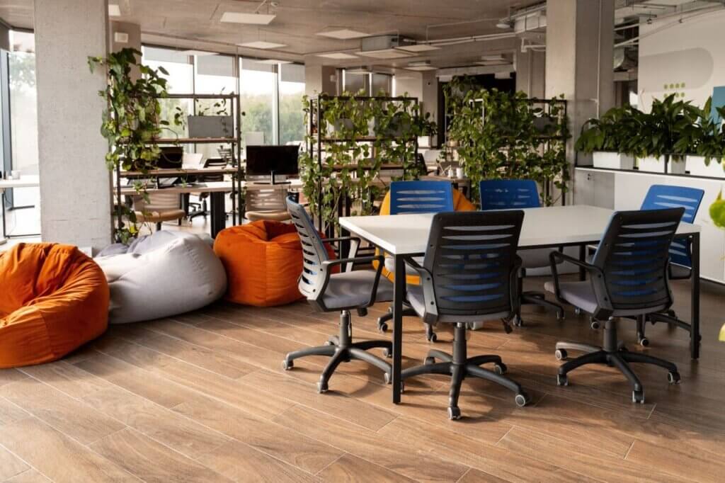 インスピレーションを刺激するカジュアルオフィス