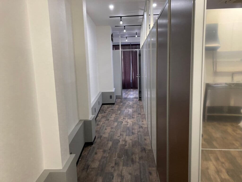 ゾーニングを目的としたハイパーテーションの施工例