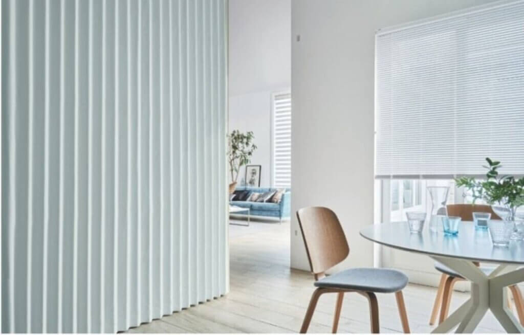 アコーディオンカーテンの例