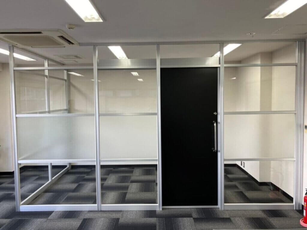 仕切りと明るさの両立を目指した施工例