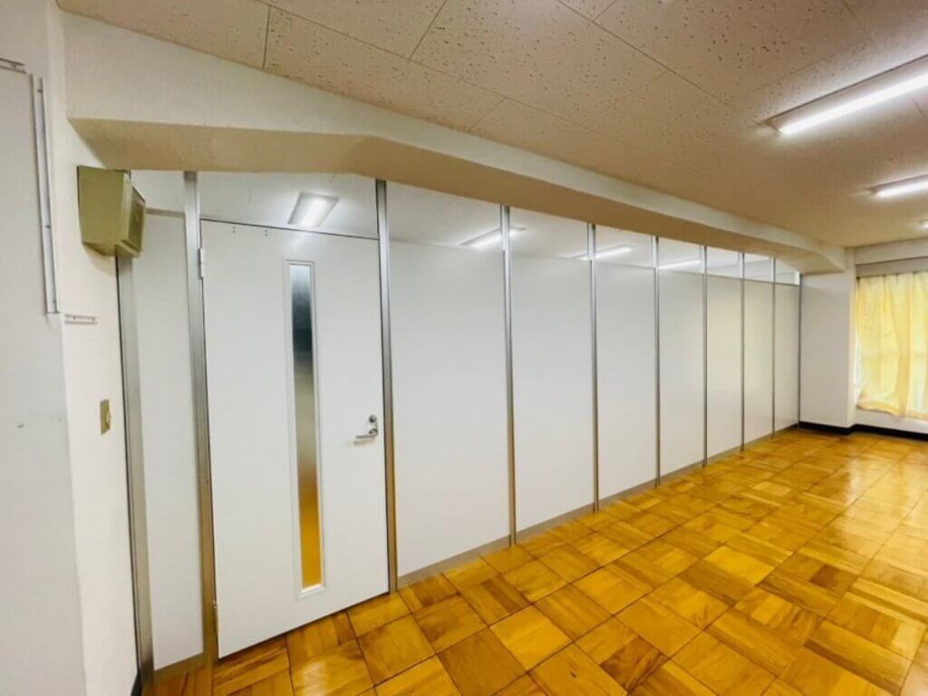 スリットドア