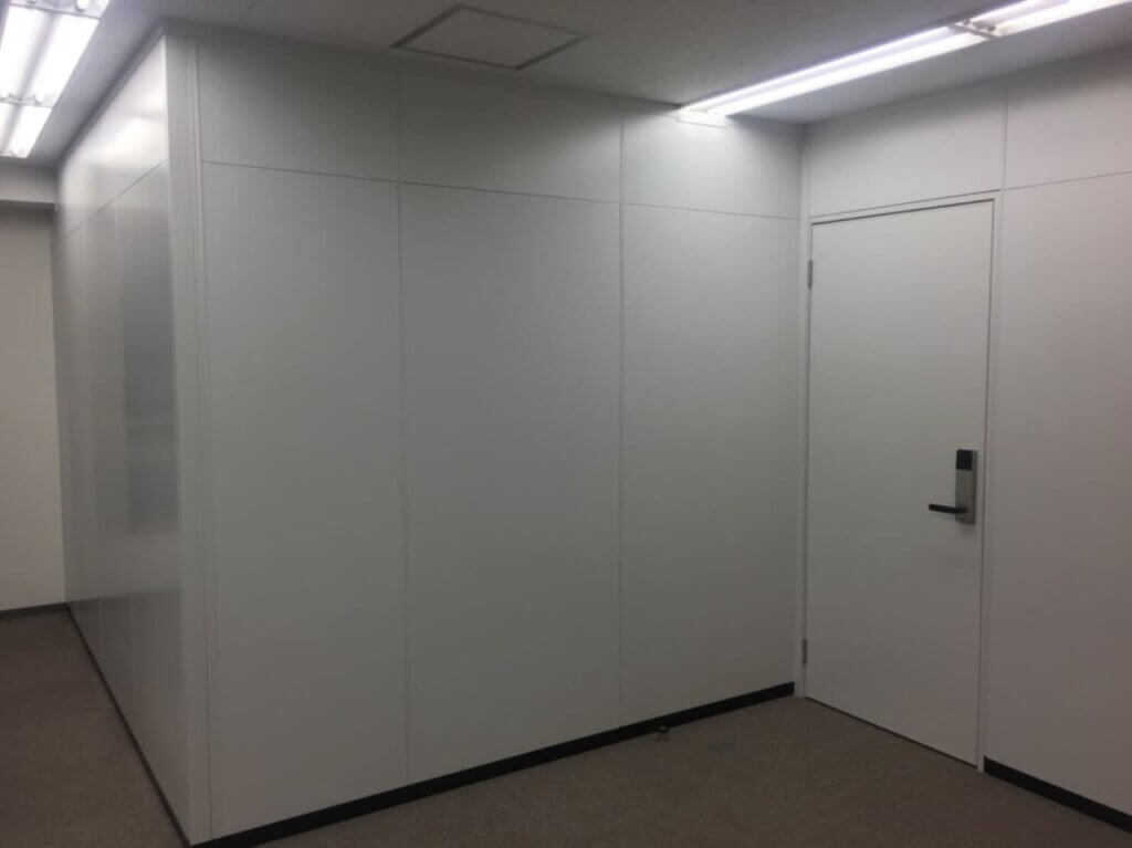 事例2.新品スチールパーテーションに電子錠を設置