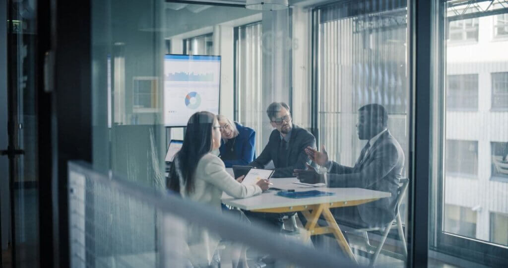 会議室をガラスでおしゃれに演出してみよう!