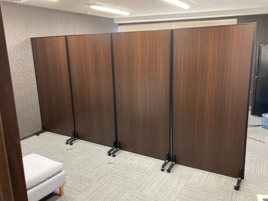 簡易式間仕切り