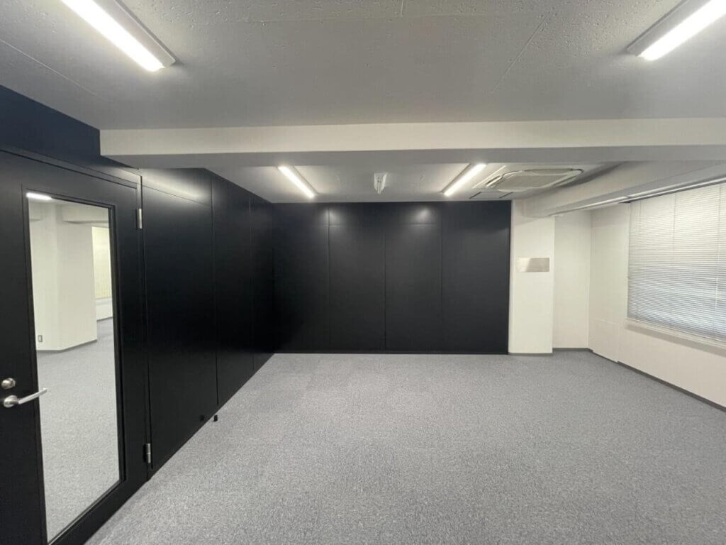 事例1.WEB会議に対応した防音会議室