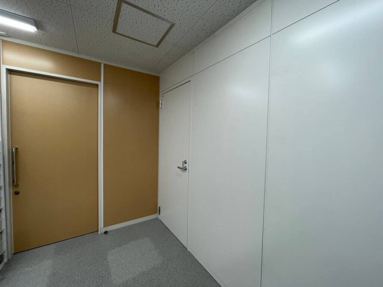 部屋を仕切る壁の費用相場は?固定壁・可動式の選び方も解説